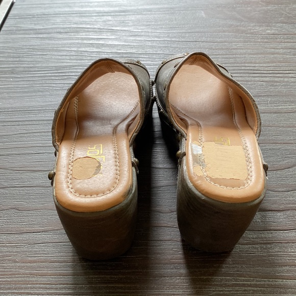 FloJo’s clogs in Bronzie gray with clunky heels. Size 7. - Picture 4 of 8